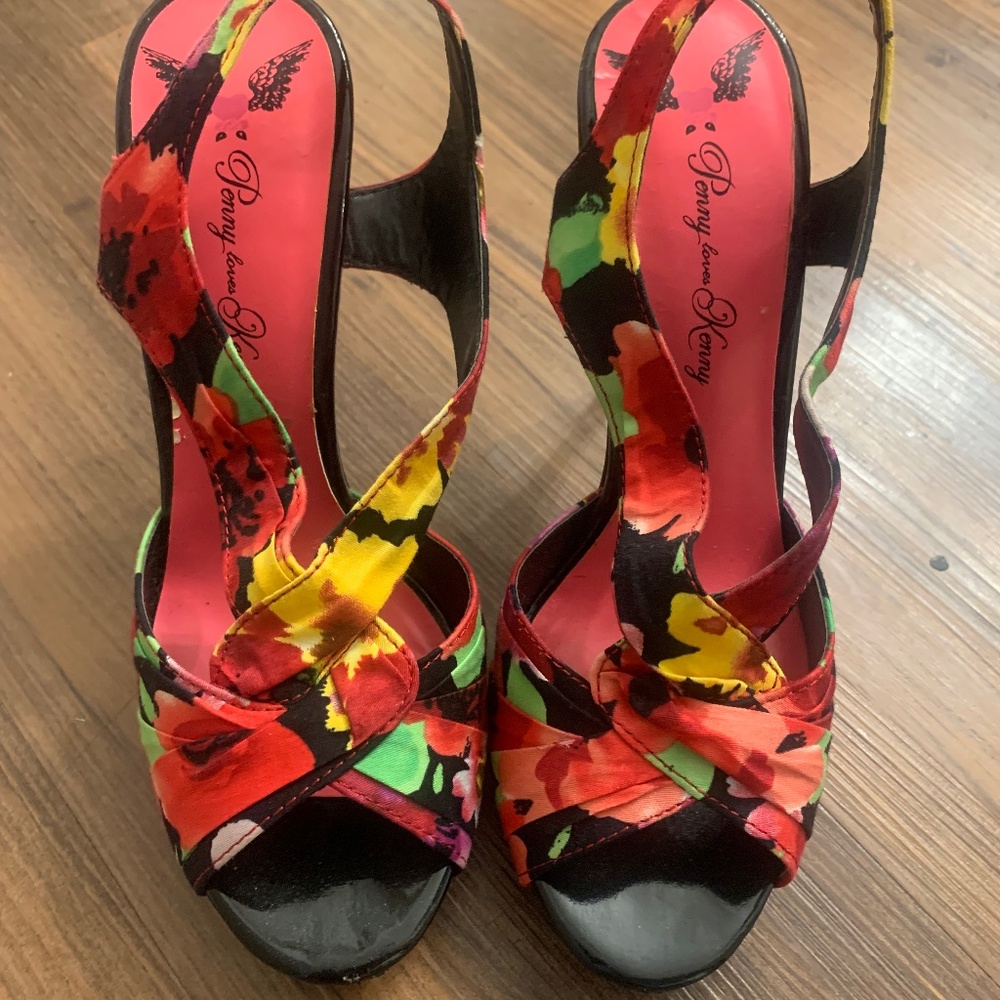 Betsey Johnson, floral shoes, size 8M